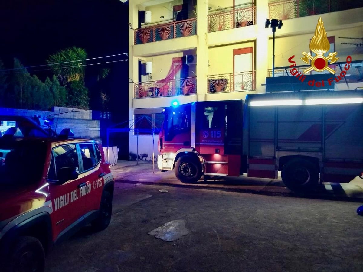 Monreale, rogo in palazzina. Fumo e fiamme uccidono un uomo al secondo piano