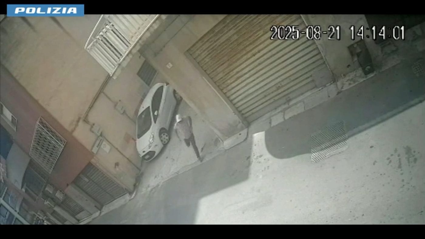 Finto corriere deruba anziana a Marsala. Incastrati dalle telecamere, i due ladri finiscono ai domiciliari