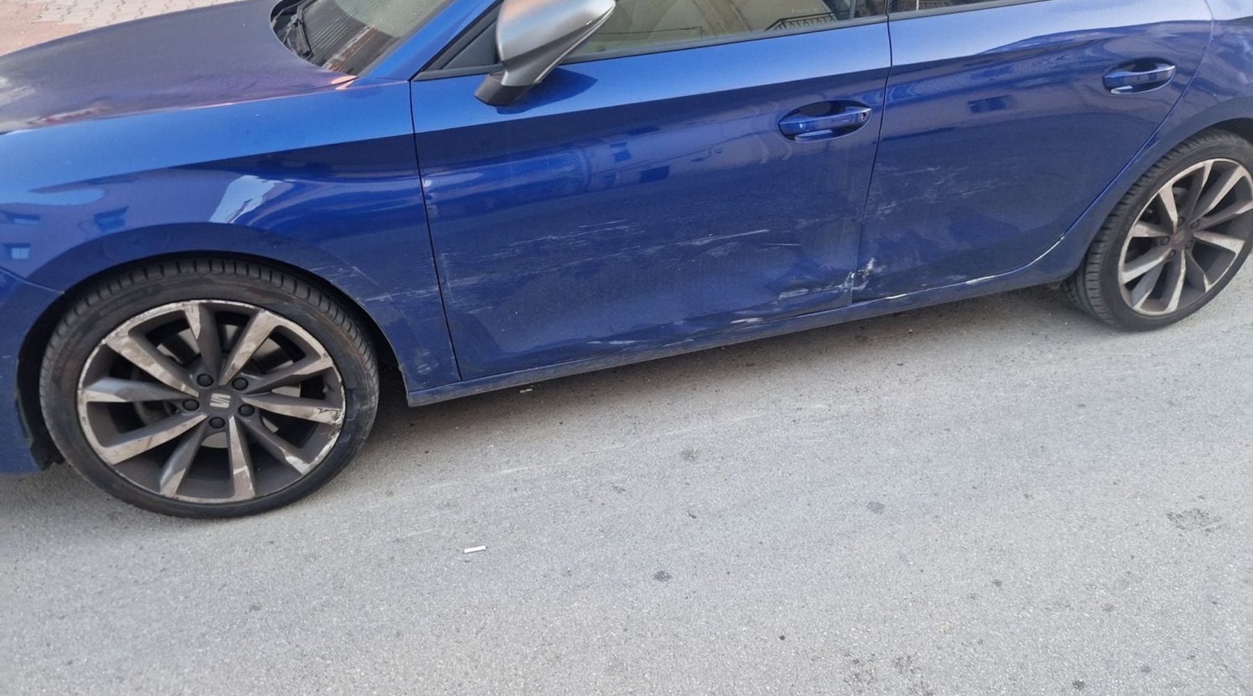Alcamo, strade come piste. Auto a folle velocità danneggia veicolo (VIDEO)