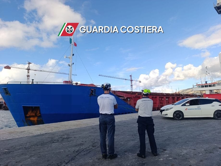 Nave straniera fermata a Trapani, oltre venti irregolarità tra sicurezza e rifiuti