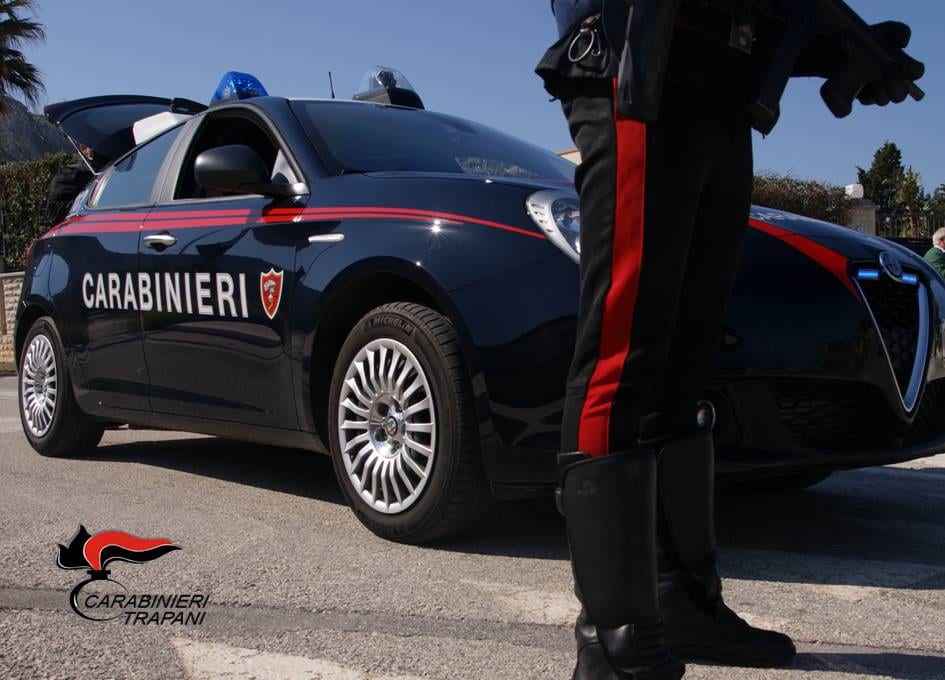 Arresti domiciliari violati: giovane trapanese scappa in auto e ingaggia inseguimento con i Carabinieri