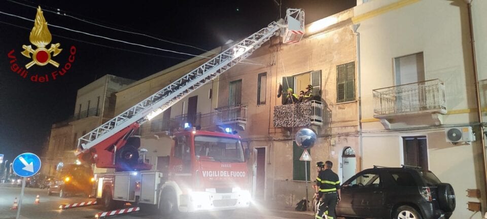 Vigili del Fuoco in azione a Erice: paziente obeso evacuato con tecniche SAF e autoscala dall’abitazione