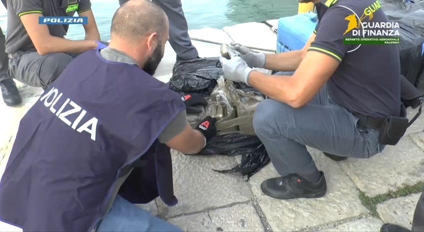 Maxi sequestro di droga nel Trapanese: 670 kg di hashish a largo di Marsala, 5 tunisini fermati