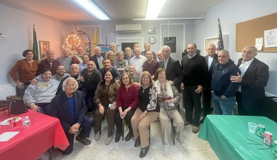 Sindaco di Castellammare e Kernos uniscono l’oceano: tradizioni di Sicilia celebrate nelle comunità USA (VIDEO)