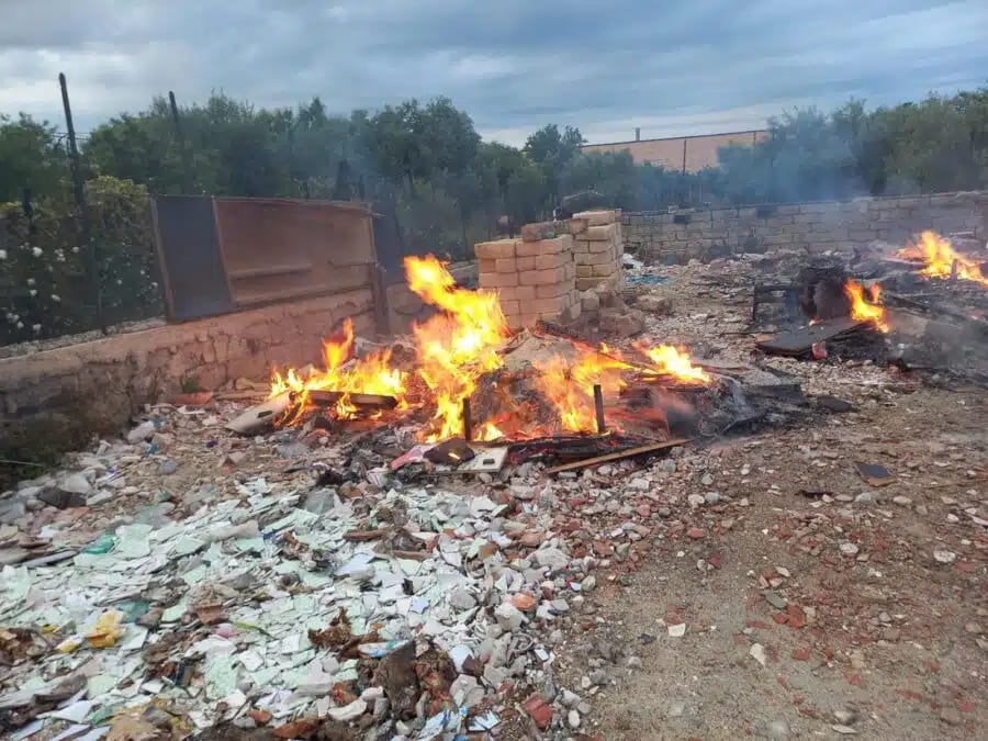 Arrestati due uomini a Paceco per combustione illecita di rifiuti