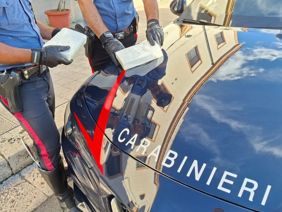 Alcamese di 65 anni catturato con oltre 2 kg di cocaina, si è schiantato contro la pattuglia