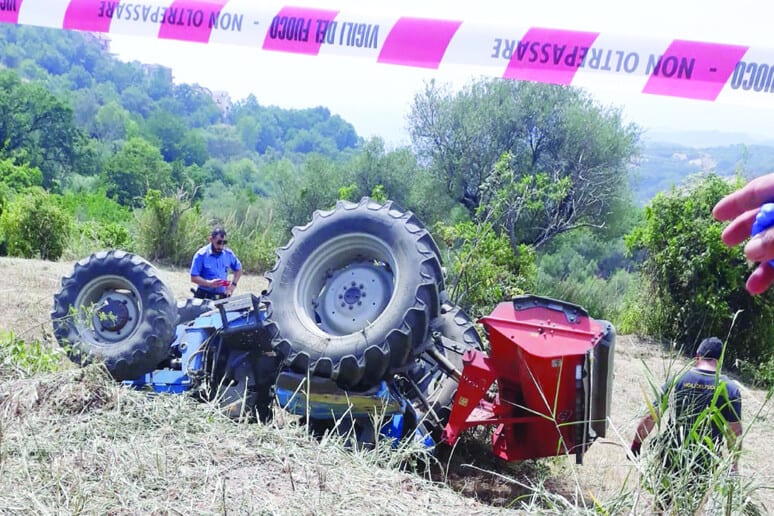 Agricoltore di 62 anni schiacciato dal trattore a Menfi, morto sul colpo