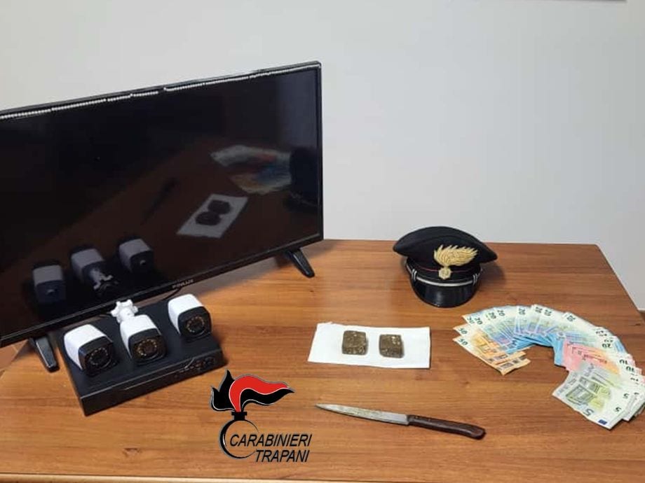 Spacciava mentre era ai domiciliari, trapanese arrestato e condotto in carcere