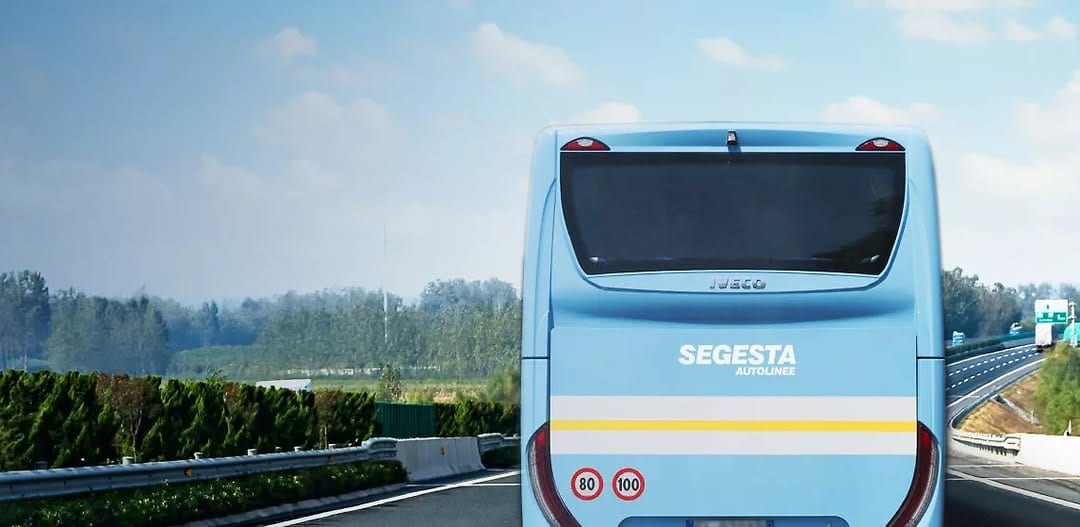 Autobus Segesta a zig zag in autostrada, patente ritirata all’autista positivo all’alcol test