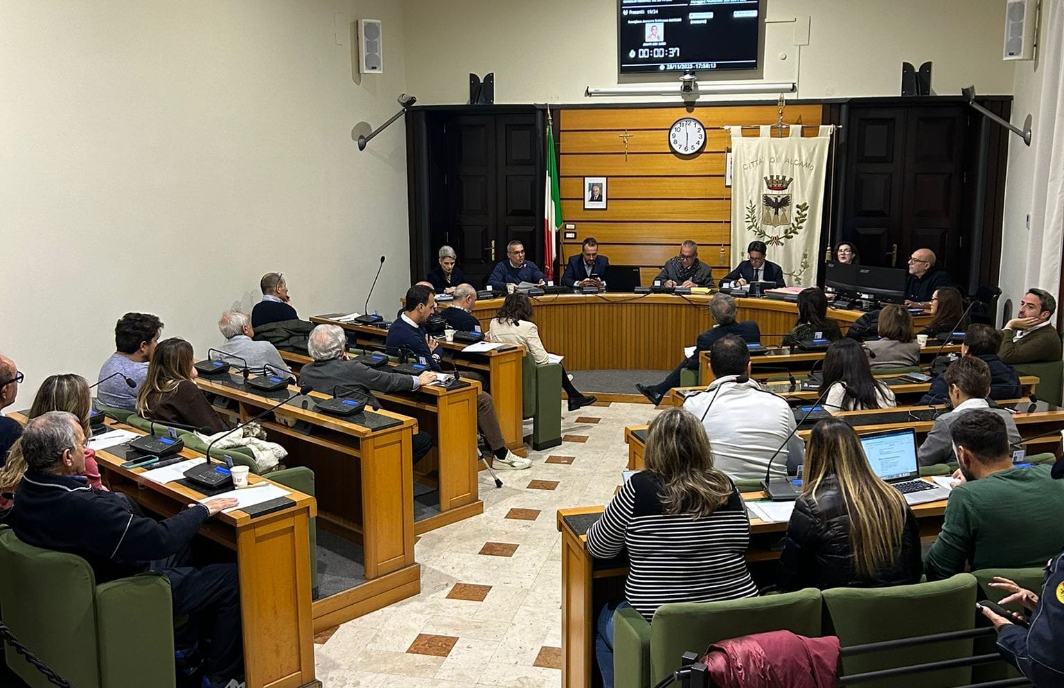 Alcamo, strade, fognature e sicurezza, approvata variazione di bilancio per oltre un milione