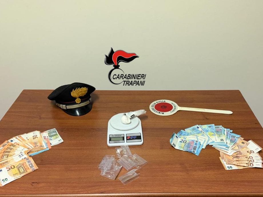 Trapani, spaccia mentre è ai domiciliari, 44enne arrestato