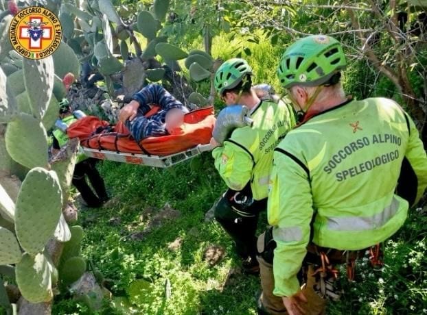 Caduto mentre raccoglieva le olive, un uomo di Monreale salvato dal CNSAS