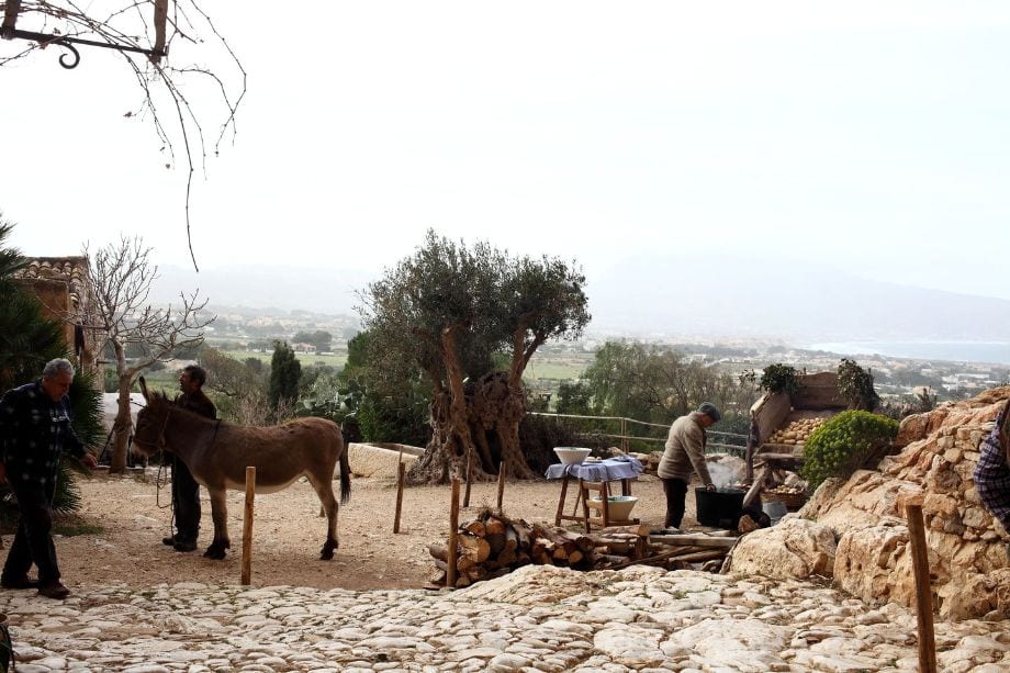 Custonaci, 41 anni di Presepe Vivente: la Grotta Mangiapane rivive i mestieri antichi