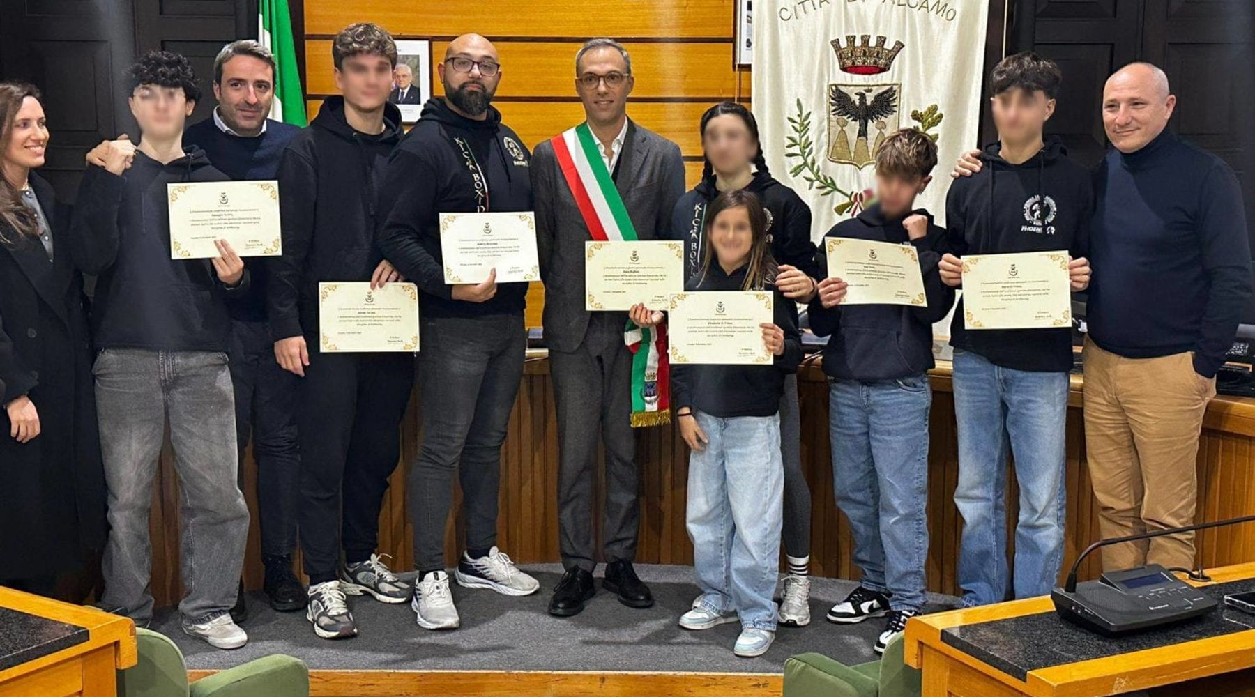 Kick Boxing. Riconoscimenti dal Sindaco Surdi a Bresciani e ai giovani atleti