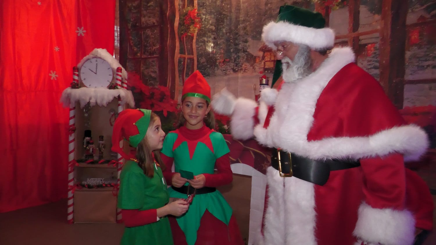 Al plesso ‘L. Radice’ di Alcamo elfi e Babbo Natale per l’educazione alla solidarietà (VIDEO)