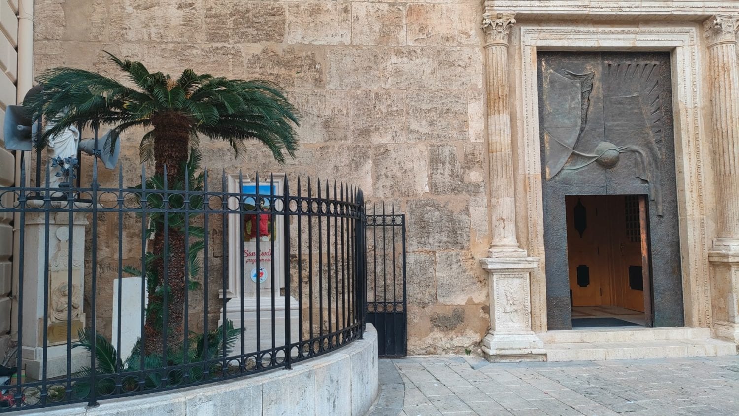 Fede e tecnologia: ad Alcamo una lapide per San Carlo Acutis, il primo santo millennial