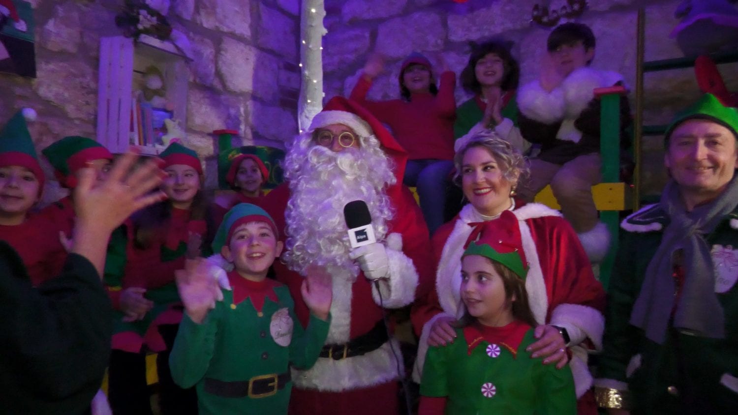 Gli “Elfi del sorriso” con passione e gioia festeggiano i 10 anni della ‘Casa di Babbo Natale’ di Alcamo (VIDEO)