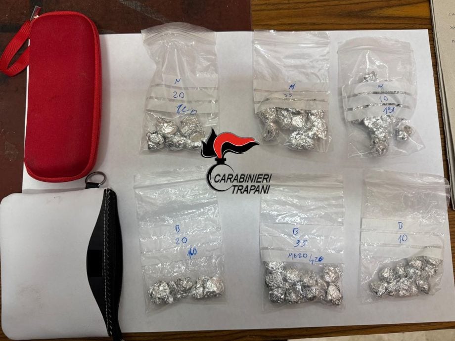 Trapani, cocaina e crack in dosi: arrestato 26enne al quartiere San Giuliano