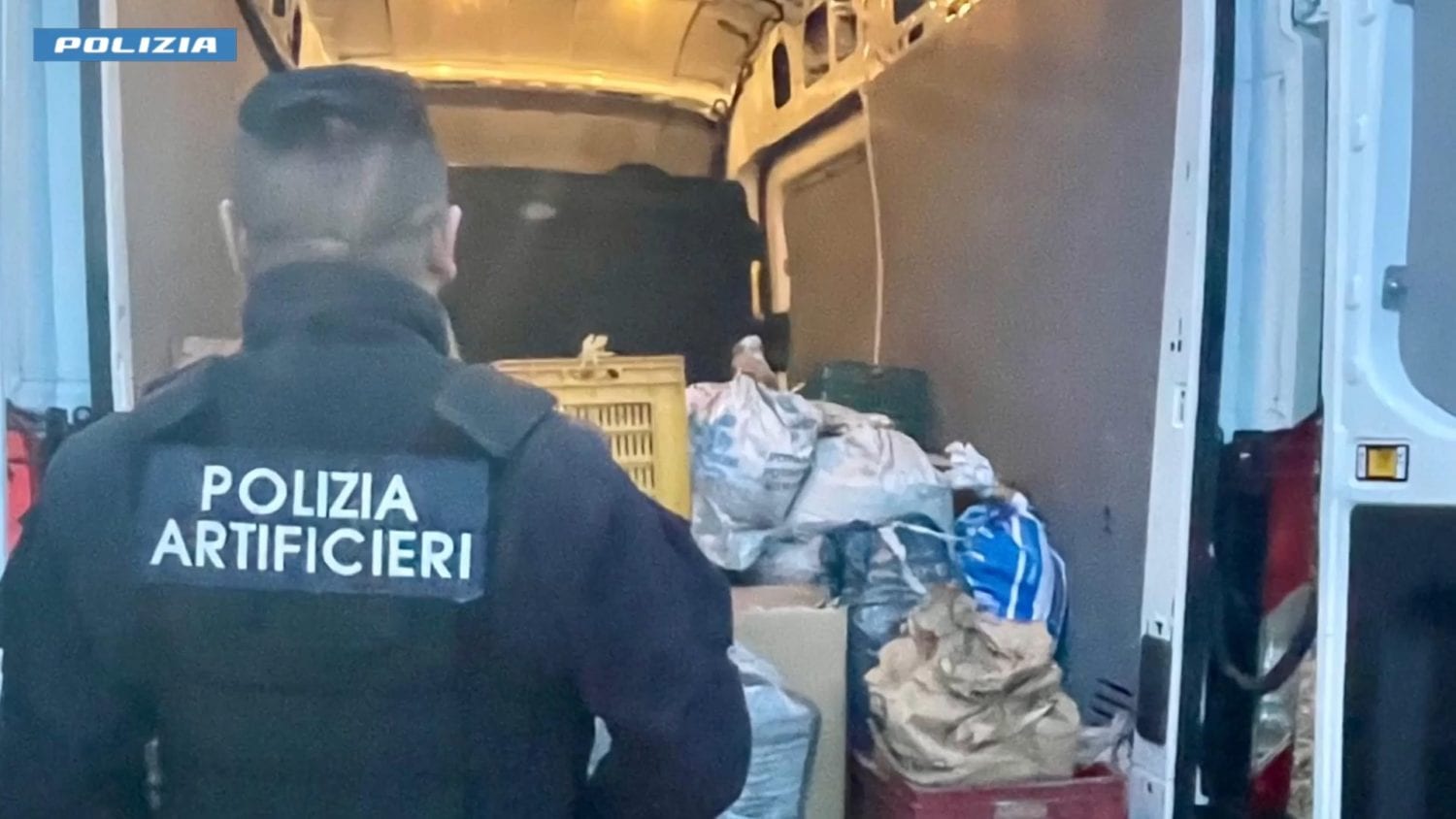 Fabbrica abusiva di botti nel palermitano: arrestato uomo con oltre 270 kg di polvere pirica