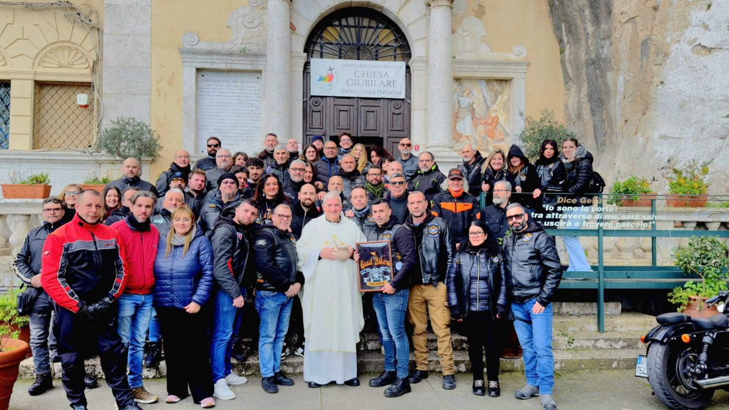 Fede su due ruote: i ‘Good Bikers’ Palermo in pellegrinaggio sul Monte Pellegrino
