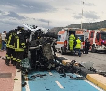 Trapani, violento frontale sul lungomare: tre feriti, uno è grave