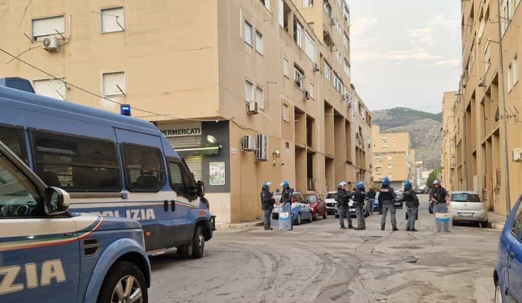 ZEN 2, cinque arresti, droga e armi sequestrate nel blitz dei Carabinieri