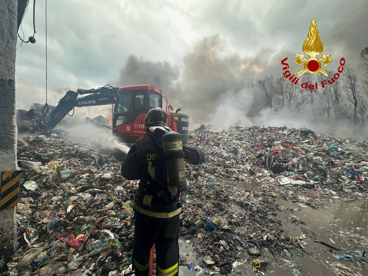 Roghi in impianto rifiuti: Palermo schiera i mezzi speciali. Chiusa la Statale 113 (VIDEO)