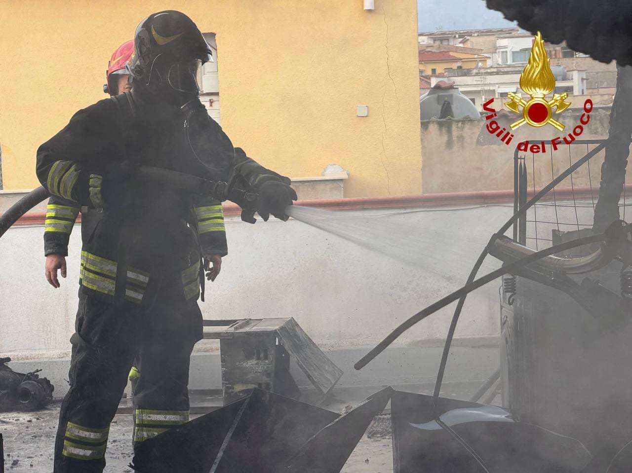 Incendio a Trappeto, evacuata un’abitazione. Accertamenti ancora in corso