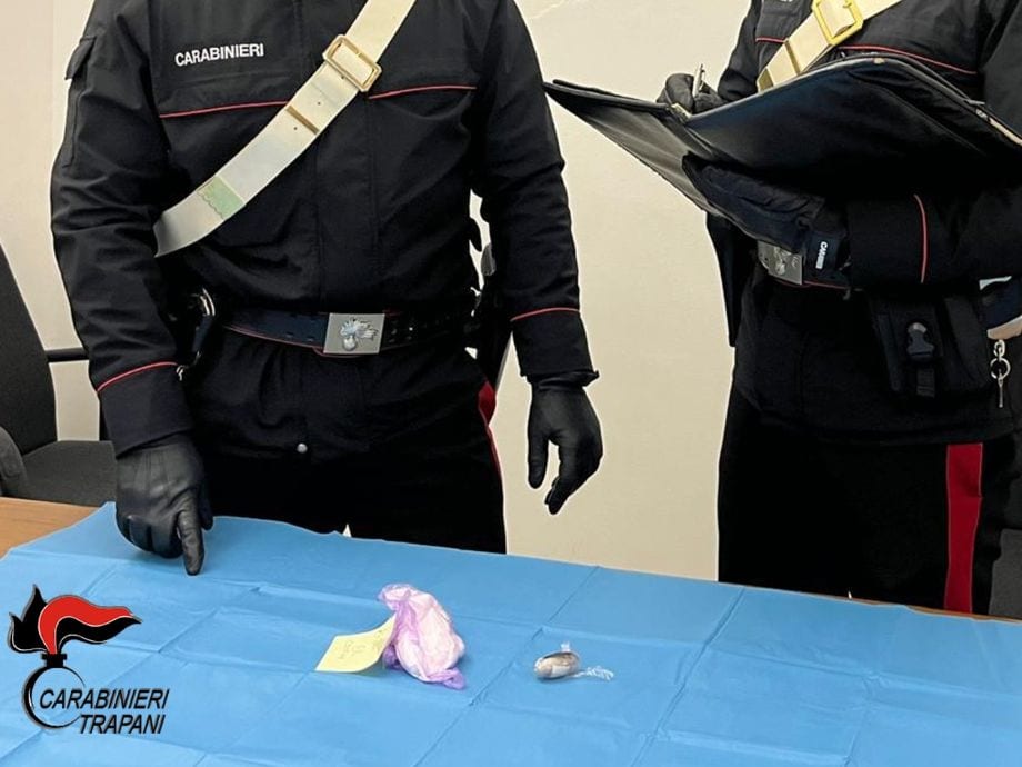 Marsala, sorpreso con cocaina e hashish: arrestato 25enne