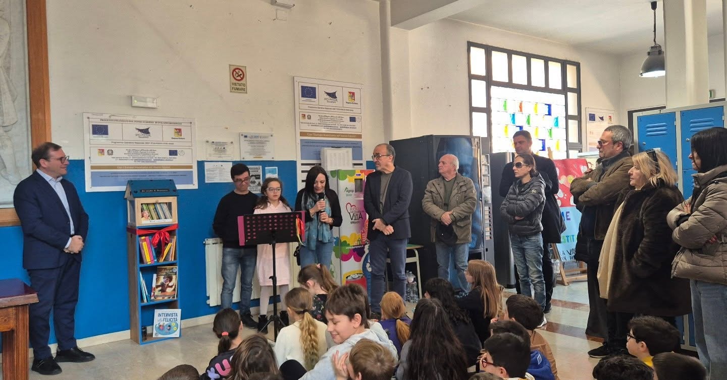 Inaugurata casetta dei libri a Castellammare per ricordare il piccolo Francesco Tartamella