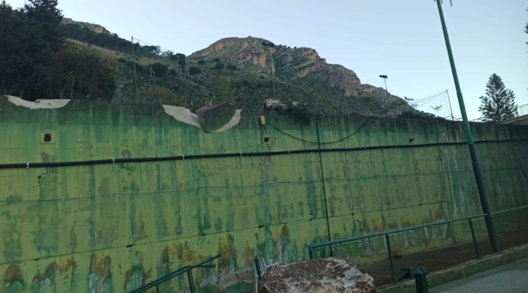 Castellammare massi caduti a Bocca della Carrubba, interviene l’amministrazione comunale (Interviste)