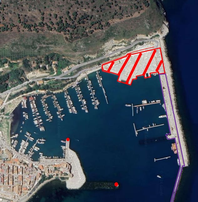 Porto nuovo di Castellammare interdetto, accumulo di detriti dopo violenta mareggiata