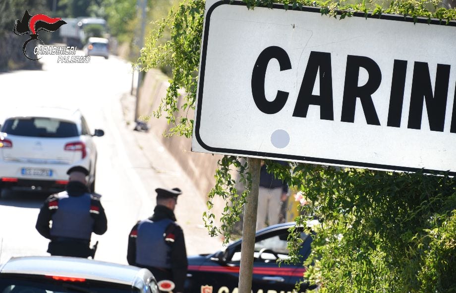 Un fucile clandestino, munizioni e droga, denunciata un’intera famiglia di Carini