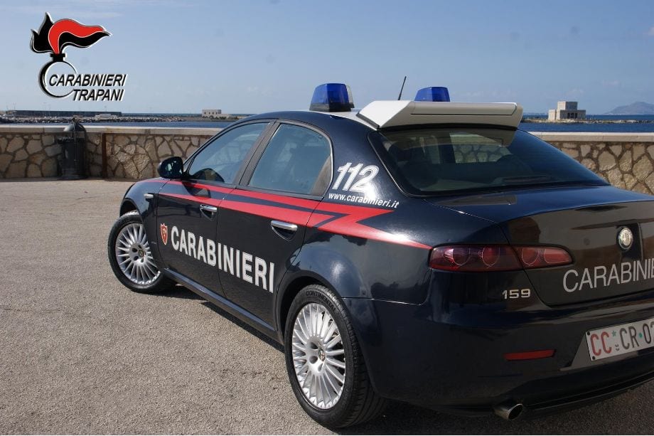 Trapani, fugge all’alt dei Carabinieri con hashish e crack: arrestato 26enne