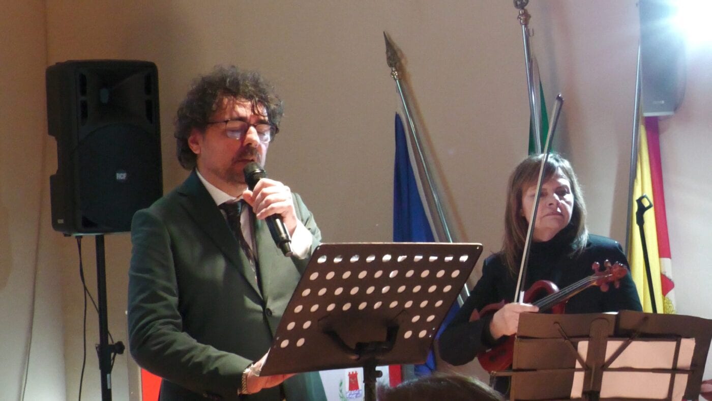 Castellammare. ‘Se un giorno ti raccontassi il mare’, un libro che parla al cuore e dona speranza (Interviste)