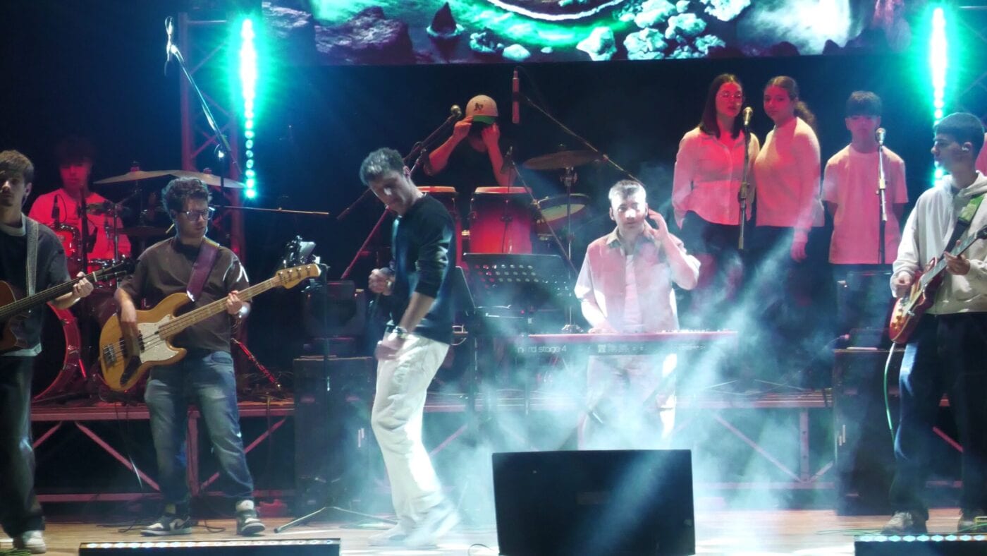 Studenti sul palco, musica e impegno civile ad Alcamo con “I ragazzi sono in giro’ (VIDEO)