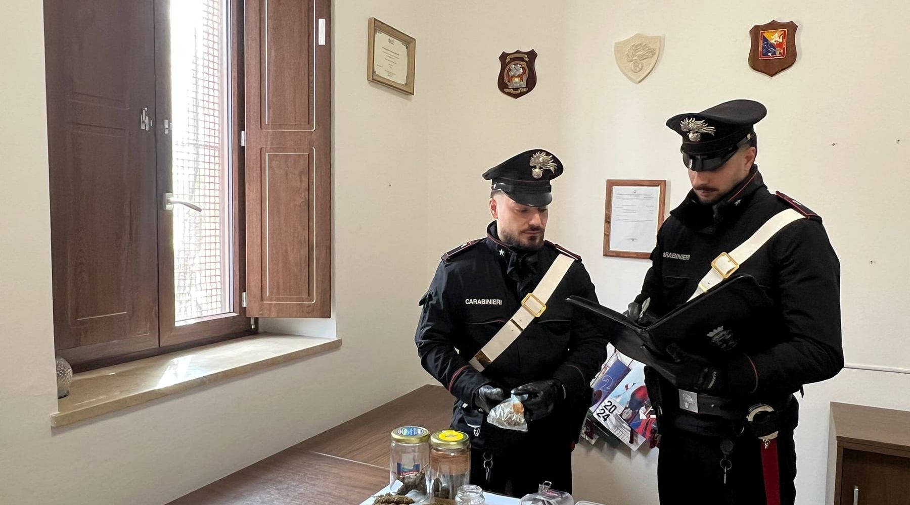 Pantelleria, “market” della droga in casa, arrestato 35enne