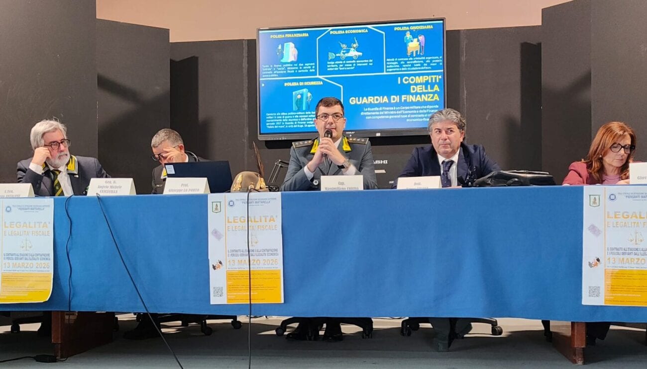 Legalità fiscale a scuola: i finanzieri dell’ANFI incontrano gli studenti a Castellammare