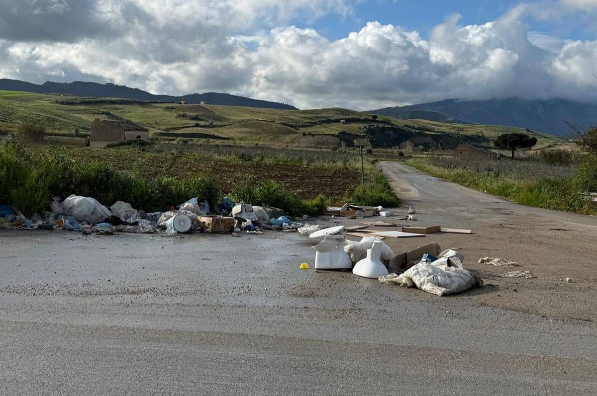 Degrado e rifiuti a Ponte Rincione: Calatafimi segnala ad Alcamo l’area da pulire