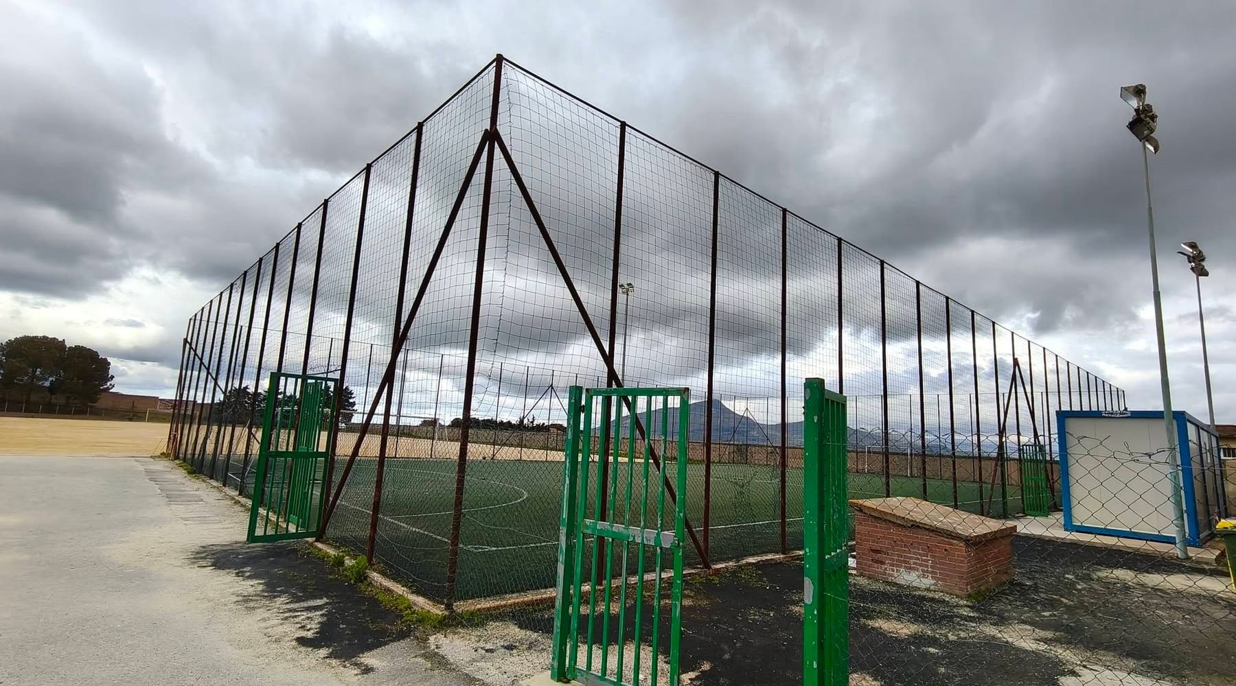 Restyling del campo di calcetto a Calatafimi Segesta, consegnati i lavori