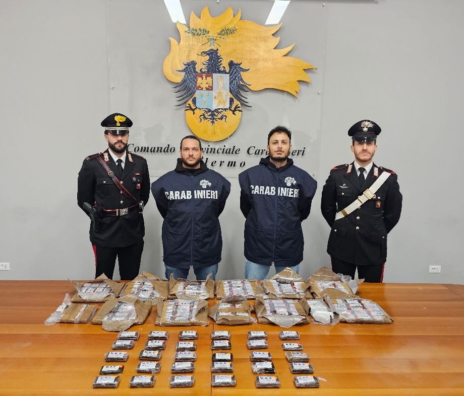 Due corrieri arrestati a Palermo con 20 chili di hashish nascosti in un’auto modificata
