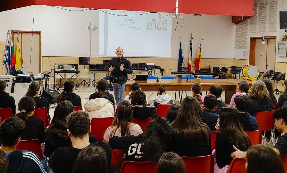 La Polizia incontra gli studenti marsalesi contro bullismo e violenza di genere