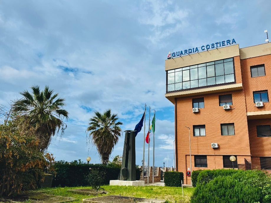 Trapani, blitz Guardia Costiera: cinque deferiti e undici box sequestrati in due autolavaggi