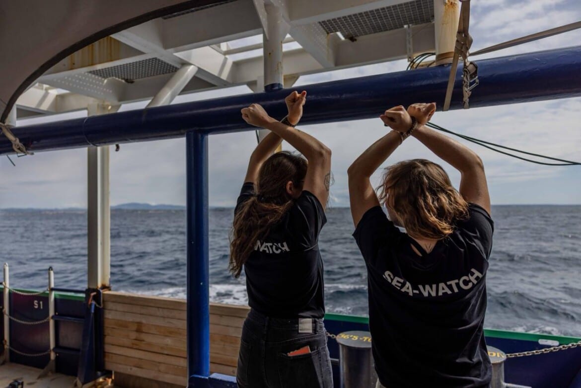 Sea-Watch 5 sbarca a Trapani senza autorizzazione: fermo di 20 giorni e multa da 10mila euro