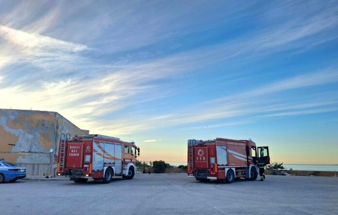 Incendio sul lungomare di Trapani, fiamme nell’ex immobile “Migliore”