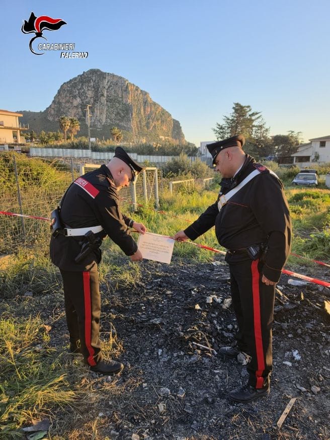 Borgetto, rifiuti bruciati in un terreno privato: due arresti, convalidato solo uno