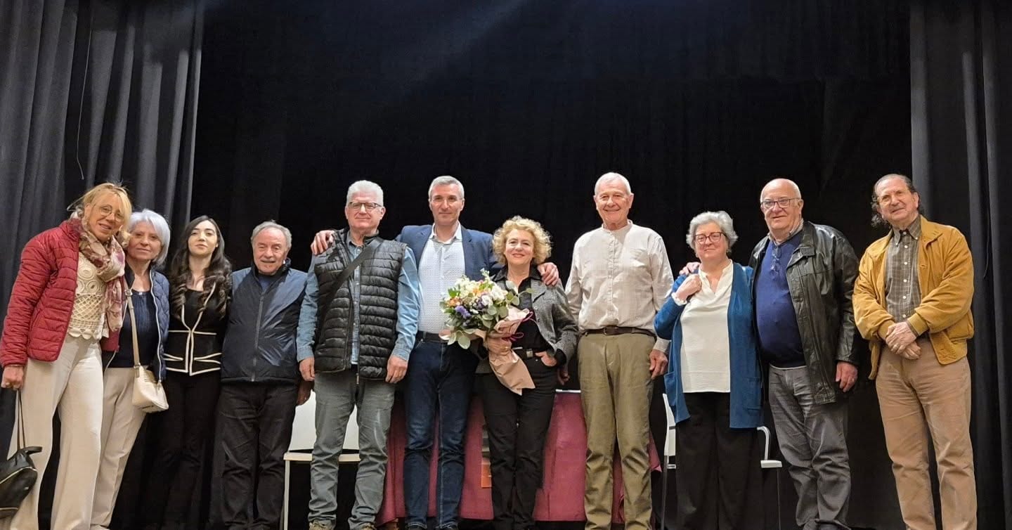Mary Cipolla incanta Castellammare: ironia e identità al teatro Apollo-Guadagno