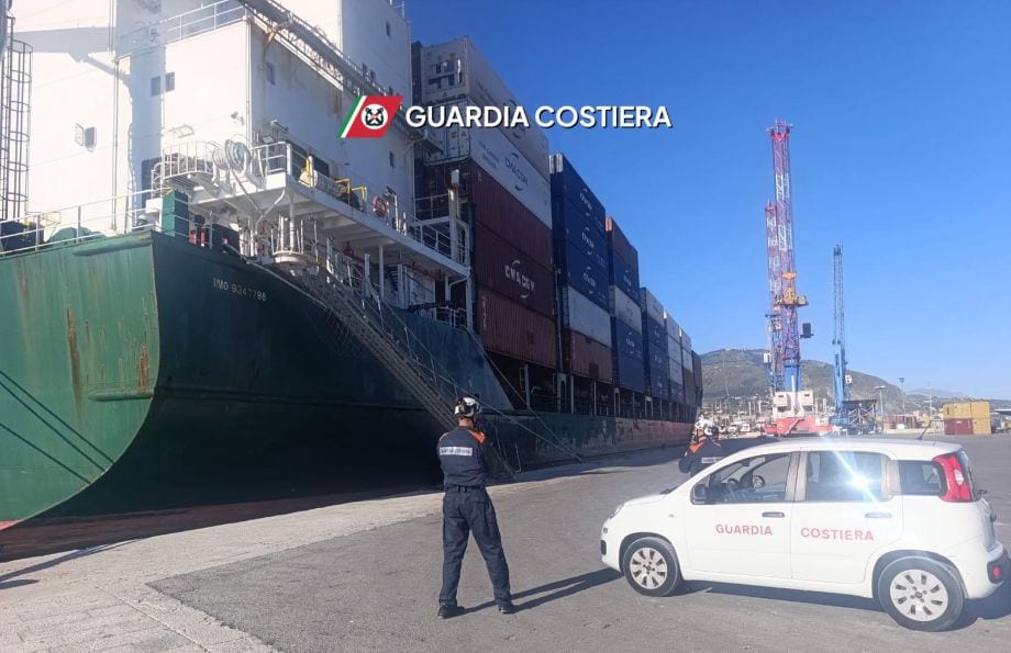 Trapani, nave fermata dalla Guardia Costiera: maxi multa e 13 irregolarità