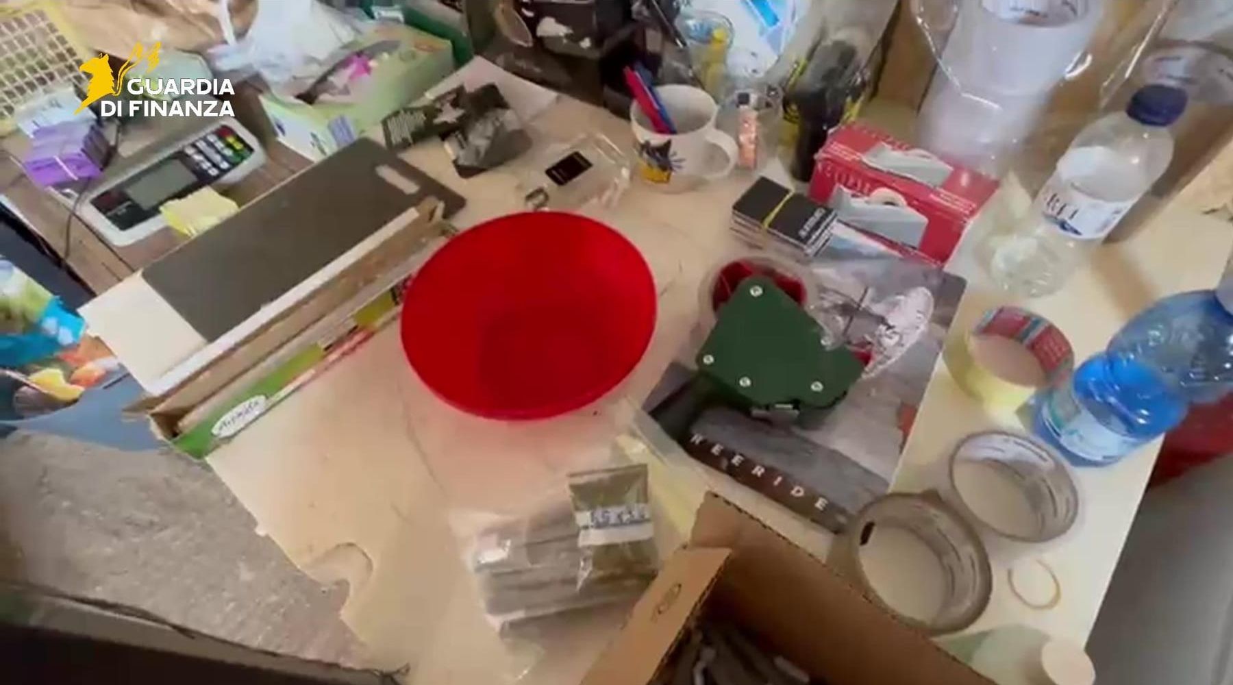 Laboratorio di droga scoperto a Grisì, due arresti e business da 172 mila euro (VIDEO)