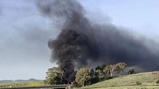 Autocisterna in fiamme sull’A29, traffico paralizzato verso Trapani